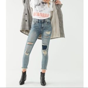 BDG TWIG CROP HIGH RISE DISTRESSED PATCH JEANS